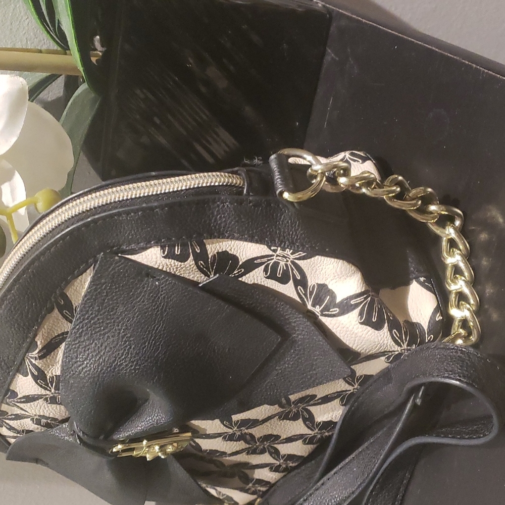 ❣️💫MARK DOWN💫❣️ Betsey Johnson Crossbody Bag - Picture 3 of 10